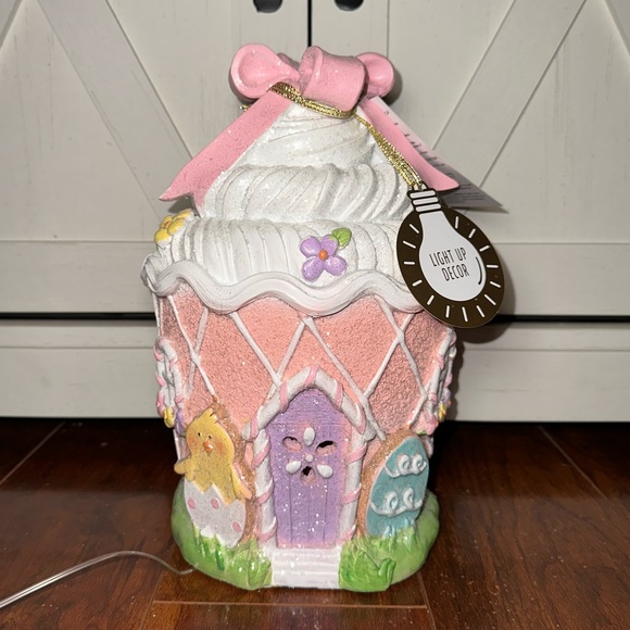 Easter Pastel LED Cupcake Gingerbread House - Picture 8 of 8